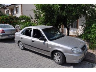 Otomobilin Camını Kırarak İçerisindeki Çantayı Çaldılar