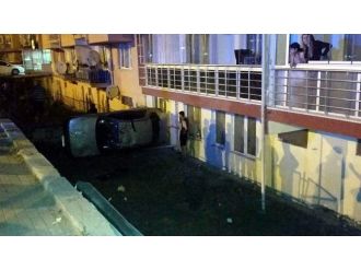 Otomobil Evin Bahçesine Uçtu