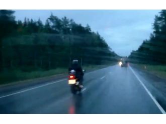 Motosikletten Geriye Duman Yığını Kaldı