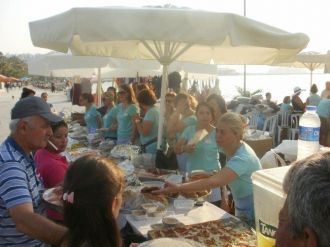 Kuşadası’nda Engelliler Yararına Kermes İlgi Gördü