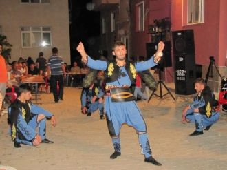 Kızılay Şube Başkanı Tekin’in Oğlunun Düğününde Folklor Ekibi Gösterisi