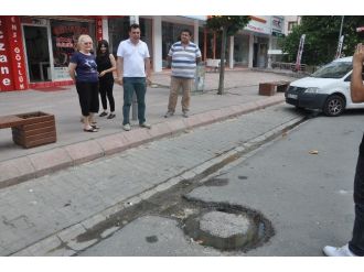 Rögardan Sızan Kanalizasyon Suları Rahatsız Ediyor