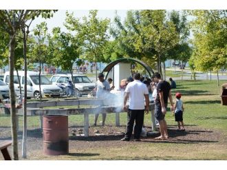 Gürpınar Sahili’ne Konforlu Piknik Alanları