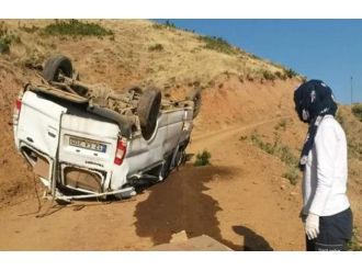 Minibüs Şarampole Yuvarlandı: 2 Ölü, 8 Yaralı