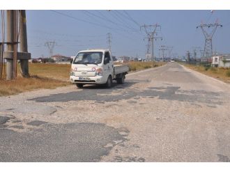 Karaağaç- Veliköy Yolu Sürücülerin Kabusu Oldu