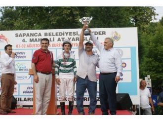 Sapanca Mahalli At Yarışları Yoğun İlgi Gördü