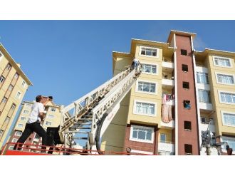 Aksaray’da Sekiz Katlı Binada Yangın Paniği