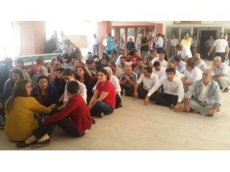 Hdp’liler Mardin Valilik Binası Önünde Oturma Eylemi Başlattı