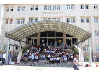 Şırnak’ın Vekilleri Valilik Kapısında Oturma Eylemi Başlattı