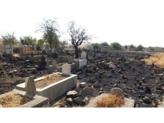 Batman’da 300 Yıllık Mezarlıkta Yangın Çıktı