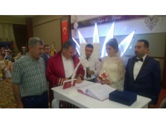 Miraç Göçmez Bekarlığa Veda Etti