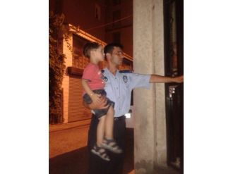 Kayıp İngiliz Çocuğu Beyoğlu Zabıtası Ailesine Kavuşturdu
