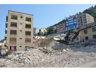 Çömlekçi’de Yıkılan Bina Sayısı 80’e Ulaştı
