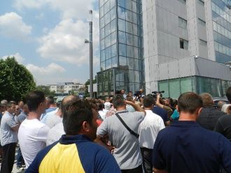 Kosova’da Hükümet Protesto Edildi