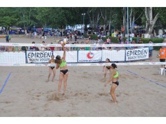 Eğirdir’de Plaj Voleybolu İlgi Gördü
