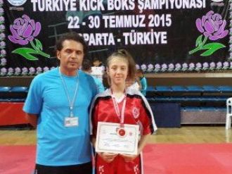 Kick Bokscular 8 Madalya İle Döndü