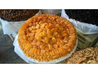 Kayısıcı Esnafı Fiyatların Düşmesinden Memnun