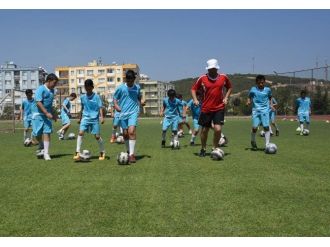 Aliağa’da Yaz Spor Okulları Heyecanı