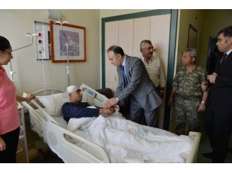 Vali Altıparmak Yaralı Asker Ve Polislerimizi Ziyaret Etti