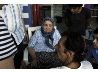 Yaşlı Kadını Yanmaktan, Güvercinlere Yem Veren Bir Kişi Kurtardı