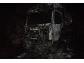 Teröristler Araç Yaktı