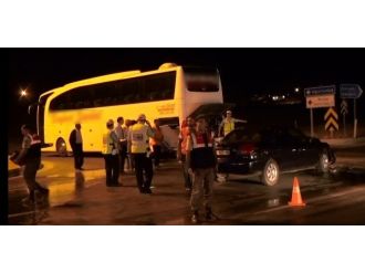 Otomobil Yolcu Otobüsüne Çarptı: 8 Yaralı