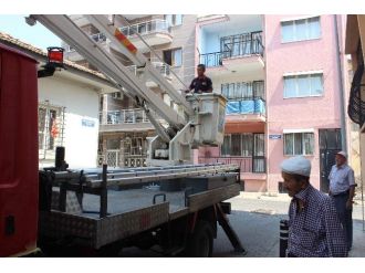 Biri İçeride Diğeri Dışarıda Mahsur Kalan Yaşlı Ve Özürlünün İmdadını İtfaiye Yetişti