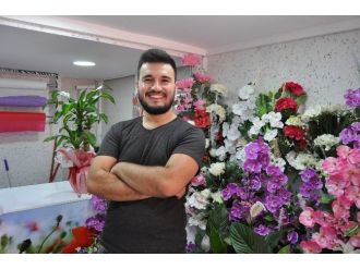 Düğün Sezonundaki Hareketlilik Çiçekçilerin Yüzünü Güldürüyor