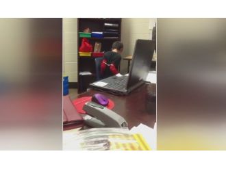 Abd Polisi 8 Yaşındaki Çocuğa Kelepçe Taktı