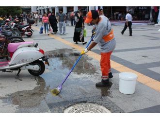İzmit Belediyesi’nden Yağ Çözücülü Temizlik