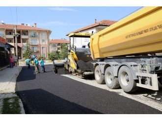 Sapanca Belediyesi Ekipleri Güldibi Mahallesinde Asfalt Çalışmalarına Devam Ediyor