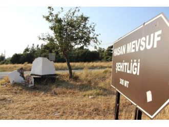 Şehitlik Kaidesine Otomobil Çarptı