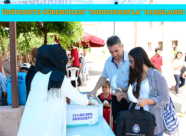 Üniversite Öğrencileri “Dondurmayla” Karşılandı
