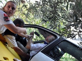 Balıkesir’de Otomobil Evin Bahçesine Uçtu