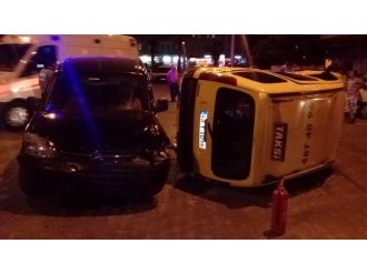 Kontrolsüz Kavşakta Faciadan Dönüldü