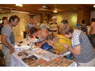 Kuşadası’nda Mikroskobik Heykeller Sergisi Açıldı