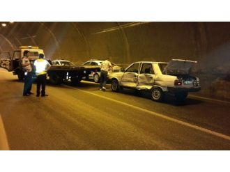 Otomobiller Tünelde Çarpıştı: 1 Yaralı