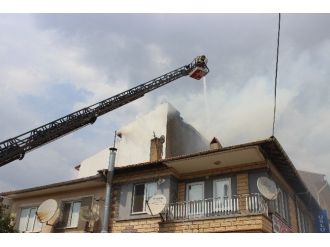 Tavşanlı’da Çatı Katında Çıkan Yangın Korkuttu