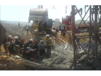 İskele Çöktü: 4 İşçi Enkaz Altında