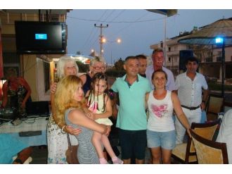 Didim’de Yabancılar 6 Yaşındaki Gülümsü’nün Yüzünü Güldürdü