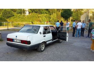 Kavgaya Karışan Mahalleliler Otomobili Taşladı