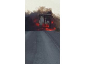 Pkk’lılar Tendürek’te Araç Yaktı