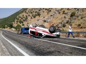 Adıyaman’da Ambulansla Otomobil Çarpıştı: 3 Yaralı