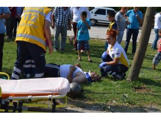 Otomobilin Çarptığı Motosiklet Sürücüsü Yaralandı