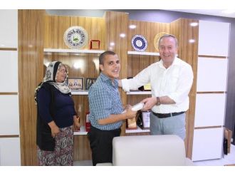 Başkan Şahiner Engelli Öğrenciyi Sevindirdi