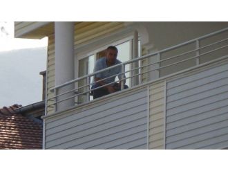 Önce Direndi, Sonra Teslim Oldu