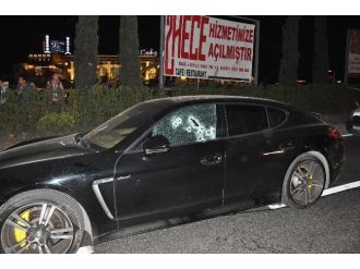 E-5’te Seyir Halindeki Lüks Otomobile Silahlı Saldırı