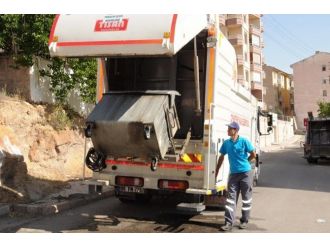 Niğde Belediyesi Çöp Konteynırı Yıkama Aracı Aldı