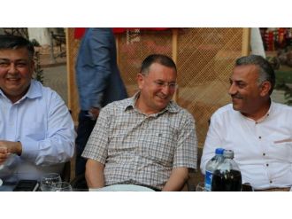 Başkan Savaş, Reyhanlılılarla Bir Araya Geldi