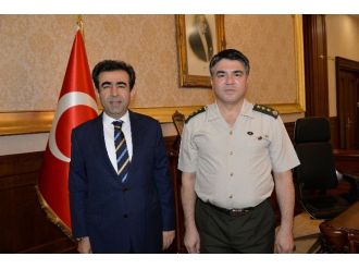 Jandarma Albay Mehmet Ertürk’ten Kocaeli Valisi Güzeloğlu’na Ziyaret